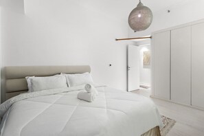 2 عدّة غرف نوم ومكواة/لوح كي وواي فاي وملاءات أسرّة