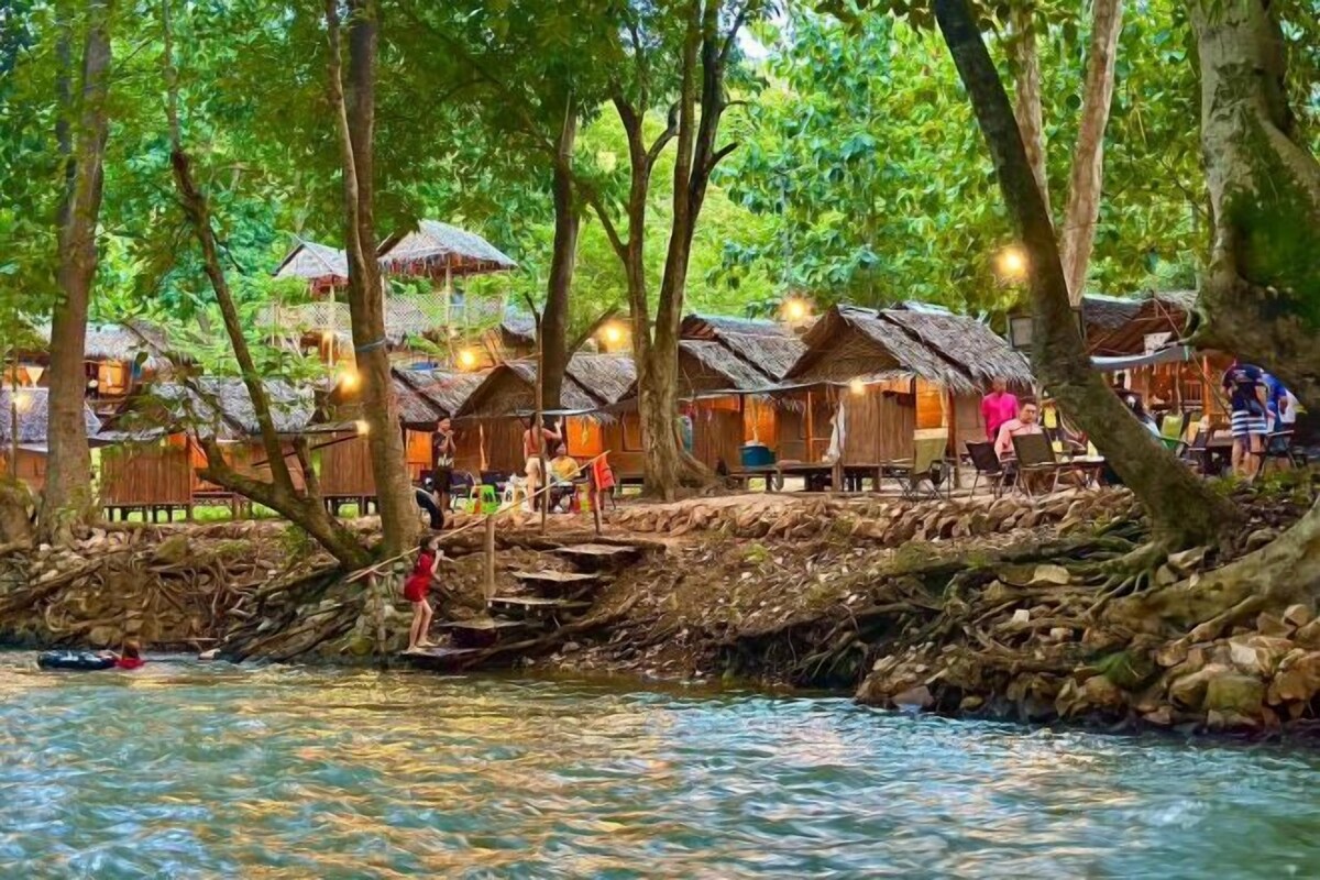 Single Cottage with Air Conditioning & Shared Bathroom