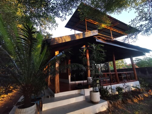 Charming 2-bedroom beach house with AC, WiFi in delightful Bacong