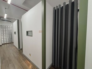 Luxe Slaapzaal | Luxe beddengoed, bedden met traagschuimmatrassen, geluiddichte muren