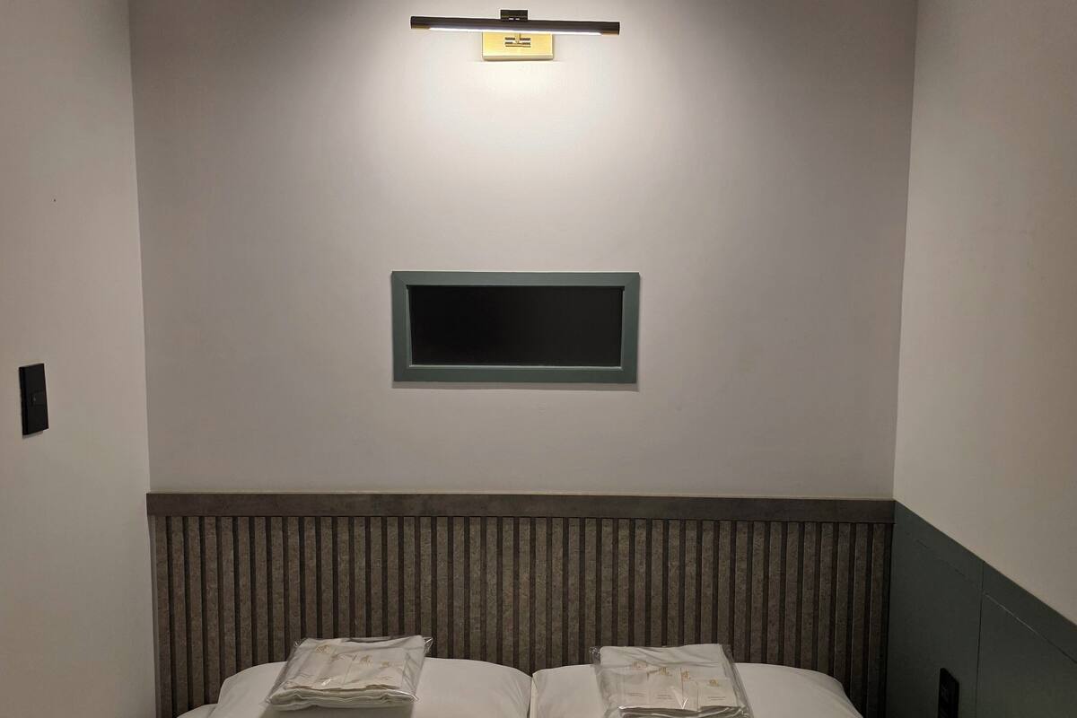 Bộ đồ giường cao cấp, nệm cao su hoạt tính (memory foam) 
