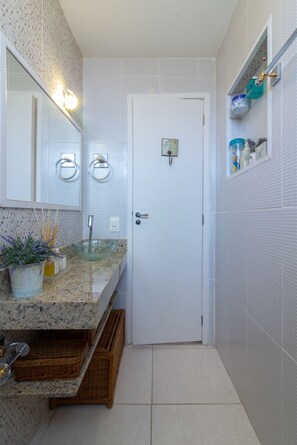 Shower, hair dryer, towels, shampoo