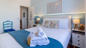 A hotel room with a bed, bedside tables, a chair, and a door. - 4 minutes from Arcos da Lapa | SR1502 (Rio de Janeiro)
