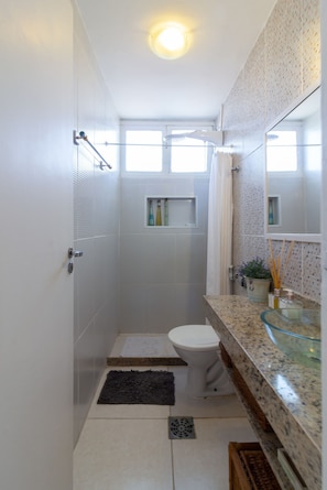 Shower, hair dryer, towels, shampoo