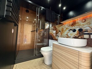 Hårføner og håndklær