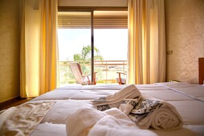 6 bedrooms, WiFi, bed sheets - Villa Marrakech sur golf piscine cuisinière menu (Marrakech)