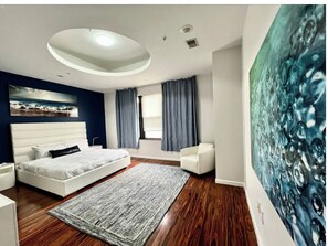 2 habitaciones, tabla de planchar con plancha, wifi y ropa de cama 