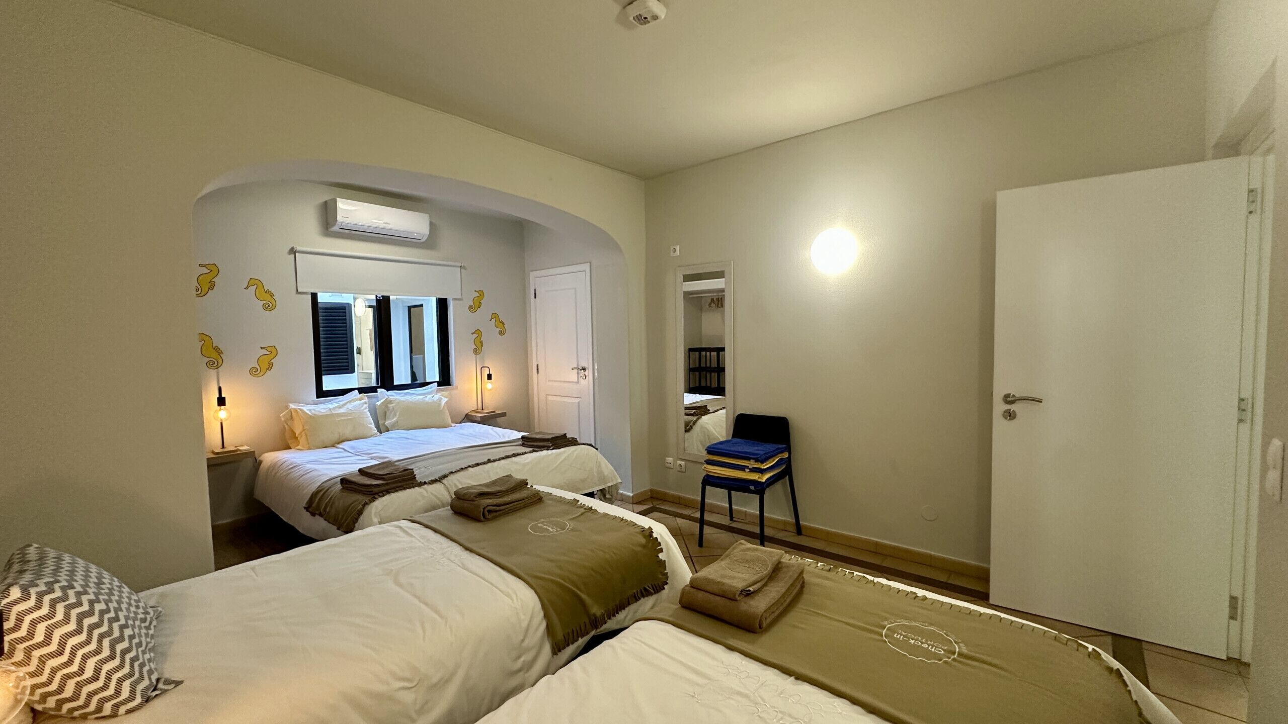 5 chambres, fer et planche à repasser, Wi-Fi gratuit