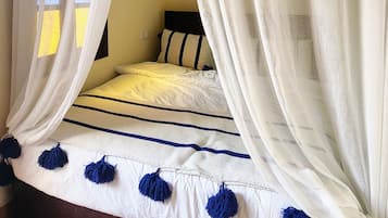 Chambre Double Standard, vue cour intérieure | Fer et planche à repasser, Wi-Fi gratuit