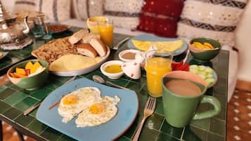 Desayuno completo incluido todos los días