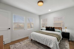 3 Schlafzimmer, Schreibtisch, Bügeleisen/Bügelbrett, kostenloses WLAN