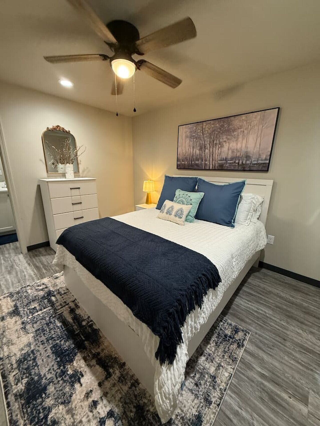 2 bedrooms, desk, iron/ironing board, WiFi