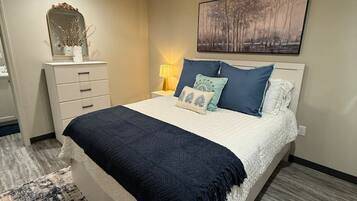 2 bedrooms, desk, iron/ironing board, WiFi