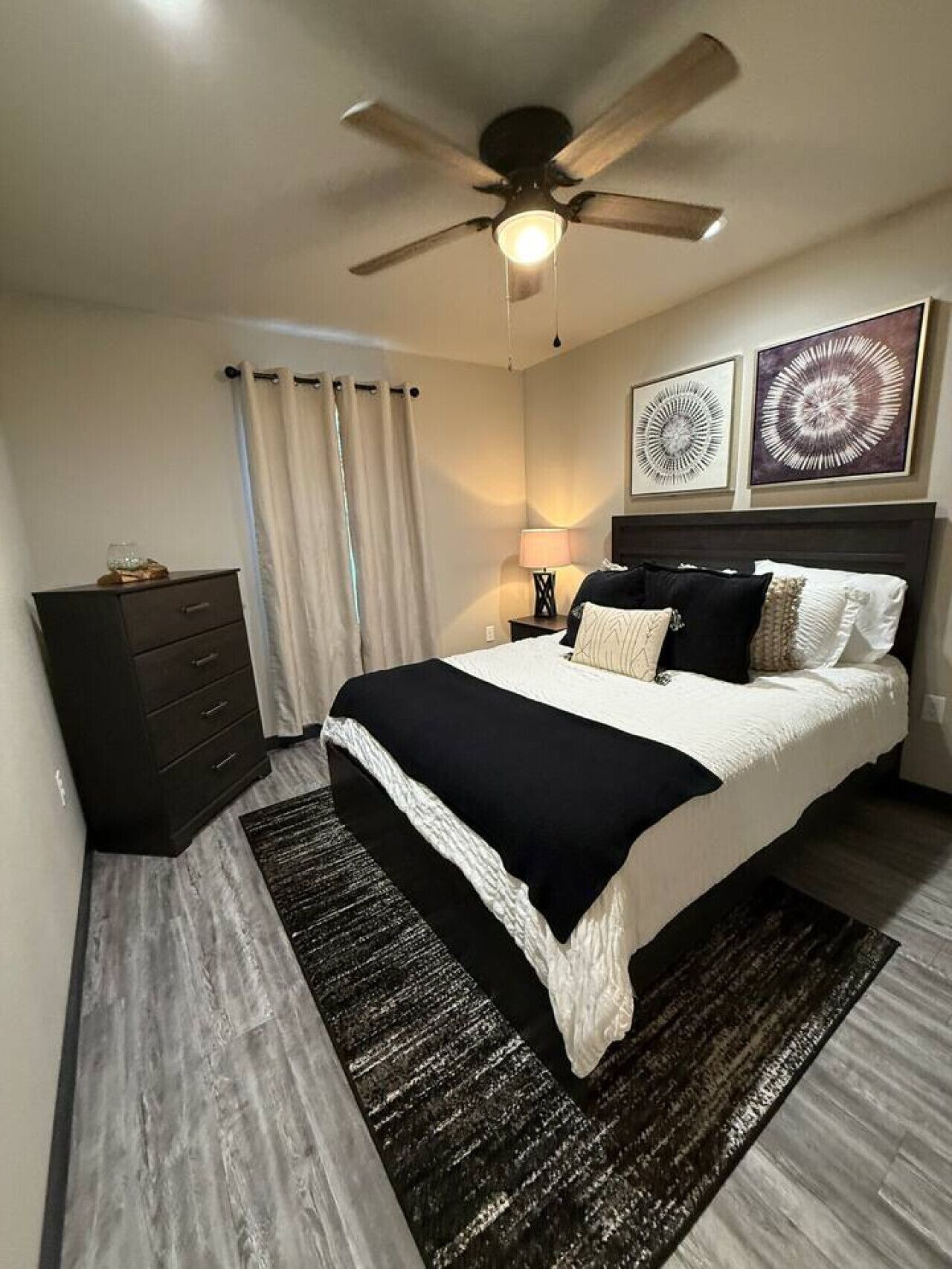 2 bedrooms, desk, iron/ironing board, WiFi