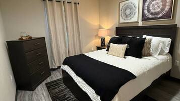 2 bedrooms, desk, iron/ironing board, WiFi