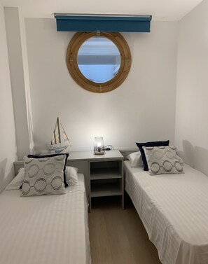 2 Schlafzimmer, BĂŒgeleisen/BĂŒgelbrett, BettwĂ€sche