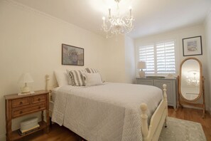 4 bedrooms, desk, iron/ironing board, travel cot