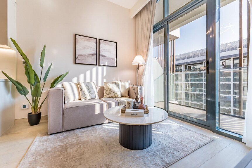 Pool Views 1br Close To Major Landmarks In Azizi Riviera 18, Al Merkadh By Deluxe Holiday Homes - ドバイ