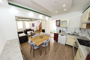 Casa familiar, balcón | Cocina privada | Tetera eléctrica 