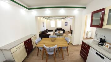 Familienhaus, Balkon | Eigene Küche
