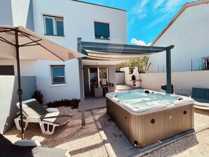 Terrace/patio - Fantastic vacation home in Croatia-only a 5-minute walk to the beach  (Vrsi)