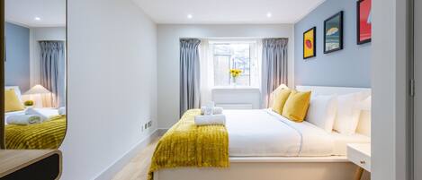 3 habitaciones, tabla de planchar con plancha y cuna de viaje