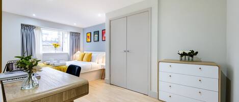 3 makuuhuonetta, silitysrauta/-lauta, vauvan matkasänky, ilmainen Wi-Fi