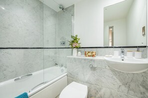 ヘアドライヤー、タオル