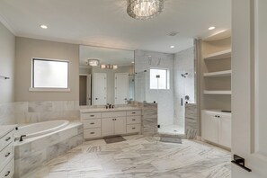 House (5 Bedrooms) | Interior - 9 Mi to Downtown Houston: Spacious Group Getaway (Houston)