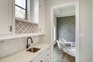 A kitchen with a white countertop, a stainless steel sink, and a window above the sink. - 9 Mi to Downtown Houston: Spacious Group Getaway (Houston)