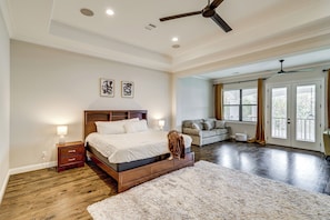 House (5 Bedrooms) | Interior