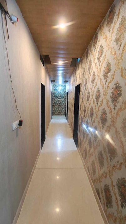 THE PACHOURI HOTEL & RESTAURENT 