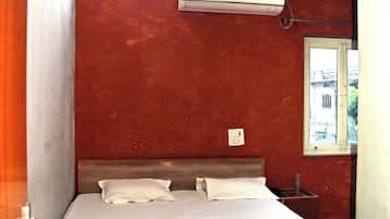 Familierom, 1 lang enkeltseng | Individuelt innredet, skrivebord og skrivebord for bærbar PC