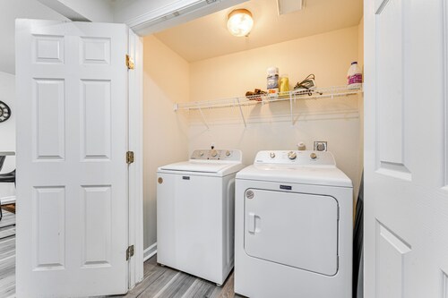 Close to Dining & Medical Center: San Antonio Apt!