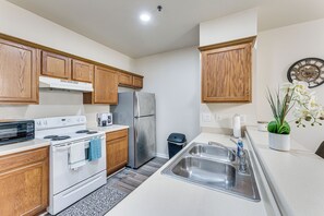 Apartment (2 Bedrooms) | Interior - Close to Dining & Medical Center: San Antonio Apt! (San Antonio)