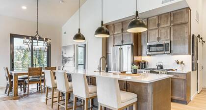 3 Mi to Winter Park Resort: Mtn-view Haven!