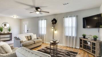 Rumah (3 Bedrooms) | Bagian depan properti