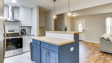 House (3 Bedrooms) | Interior