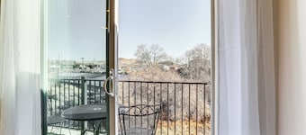 4 Mi to Dtwn: Family-friendly Townhome in Reno