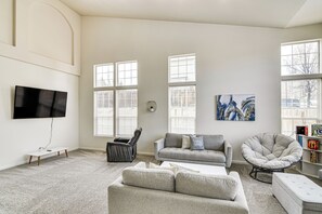 House (5 Bedrooms) | Interior