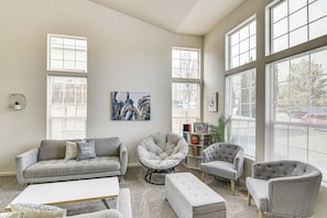 House (5 Bedrooms) | Interior