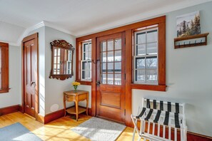 Interior - 1 Mi to Cranmore Mountain: Charming Conway Apt! (North Conway)