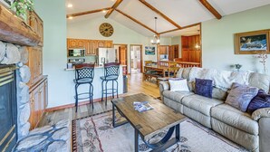 Apartment (3 Bedrooms) | Interior - 3 Mi to Dtwn: Mtn-view Red Lodge Retreat! (Red Lodge)