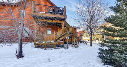 3 Mi to Dtwn: Mtn-view Red Lodge Retreat!