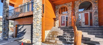 3 Mi to Dtwn: Mtn-view Red Lodge Retreat!