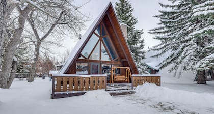 Hot Tub + Fire Pit: Cozy Cabin in Red Lodge!