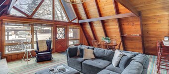 Red Lodge Cabin w/ Hot Tub ~ 1/2 Mi to Downtown!