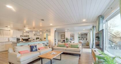 Modern Apt on Detroit Lake w/ Dock Access!