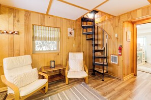 House (4 Bedrooms) | Interior - 2 Mi to Skiing: Blue Ridge Mtn Cabin w/ Hot Tub! (Banner Elk)