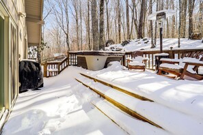 Interior - Beech Mtn Family Cabin: Hot Tub & Ski! (Banner Elk)